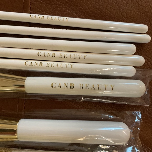 Can B Beauty white & gold pro makeup brush set of 19 + pallette, spatula & case - Picture 5 of 6